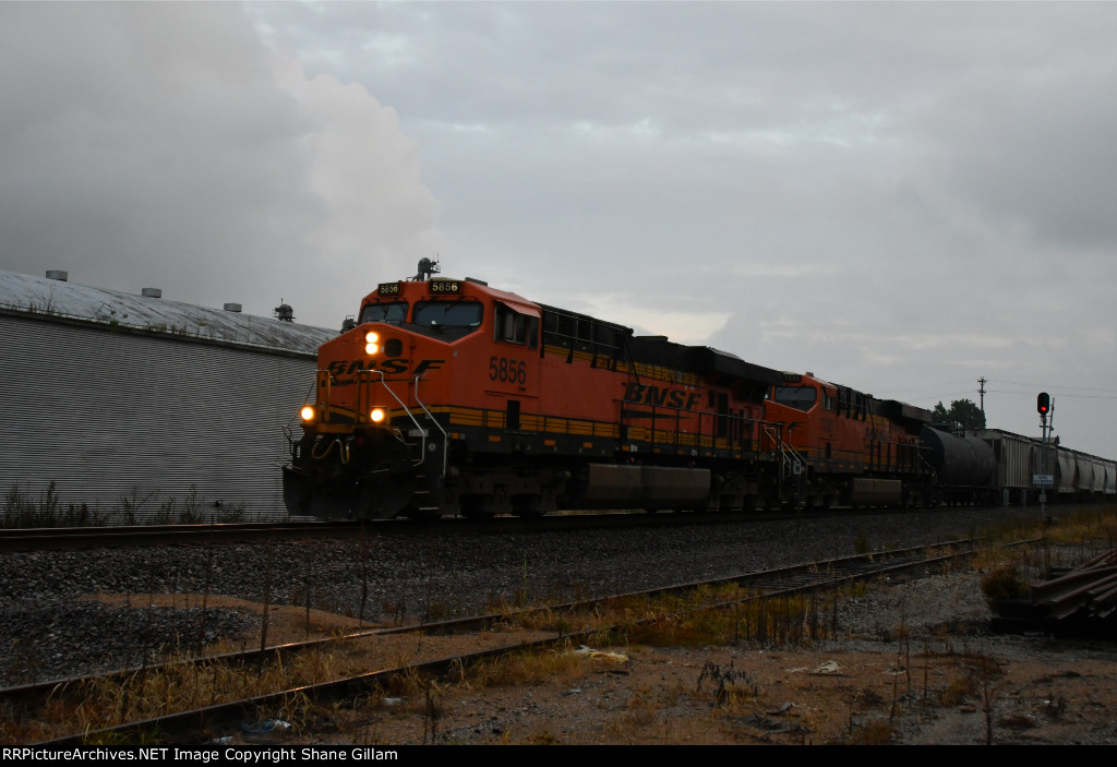 BNSF 5856